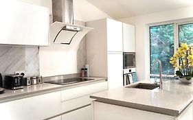 Tilehurst Villa